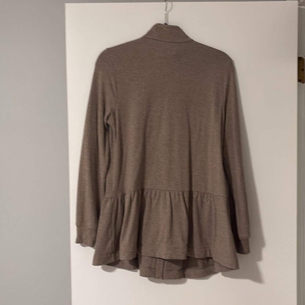 EUC Cabi Weekend Topper - #3543 SMALL - Picture 7 of 14
